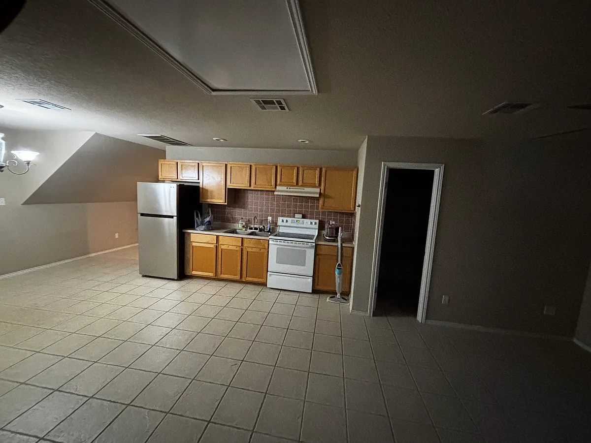 Building Photo - 804 Bosque Trl
