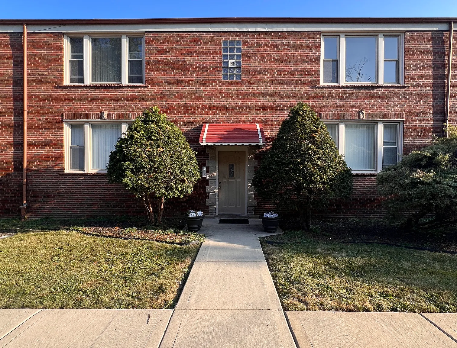 2 bed, 1000 sqft, $1,750 — Photo 1