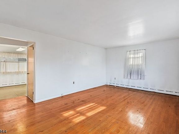 4th image of 25 N Dover Ave
