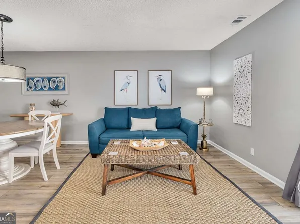 112 S Island Square Dr, Saint Simons Island, GA 31522