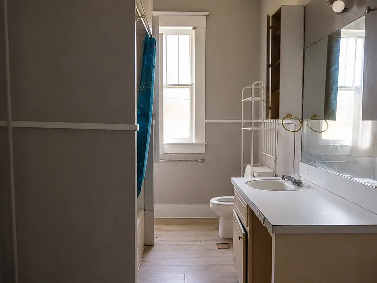 1513 Washington St — Photo 5