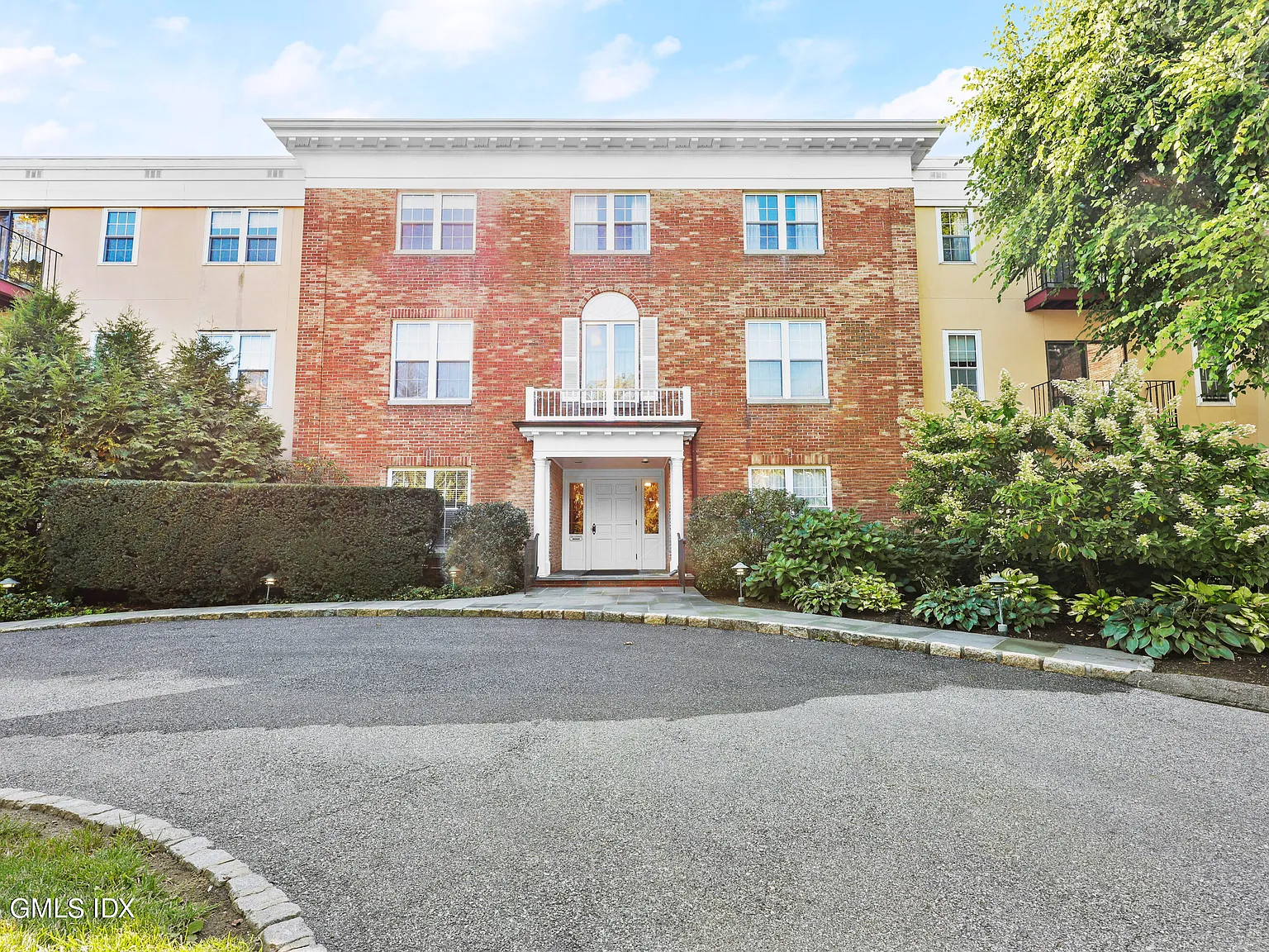 2 bed, 1.5 bath, 1179 sqft, $3,800 — Photo 2