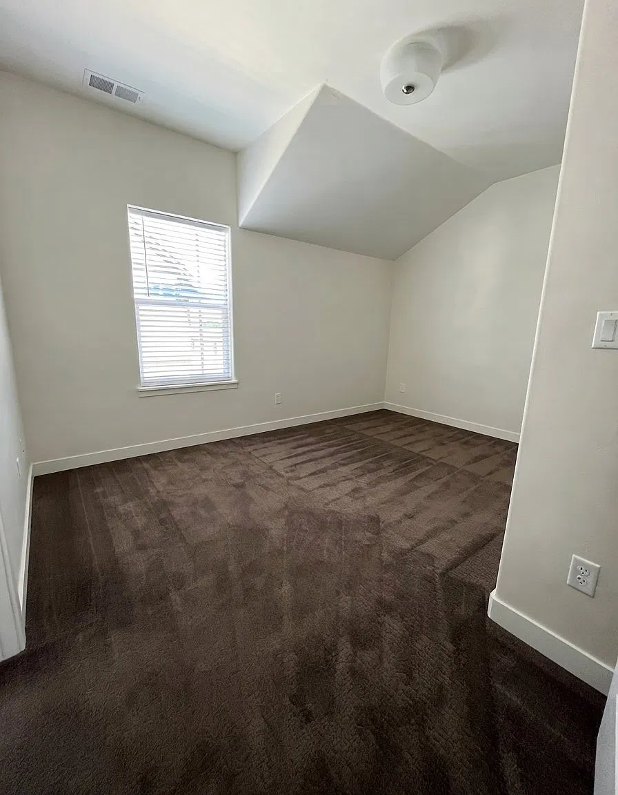 Modern Condo — Photo 4