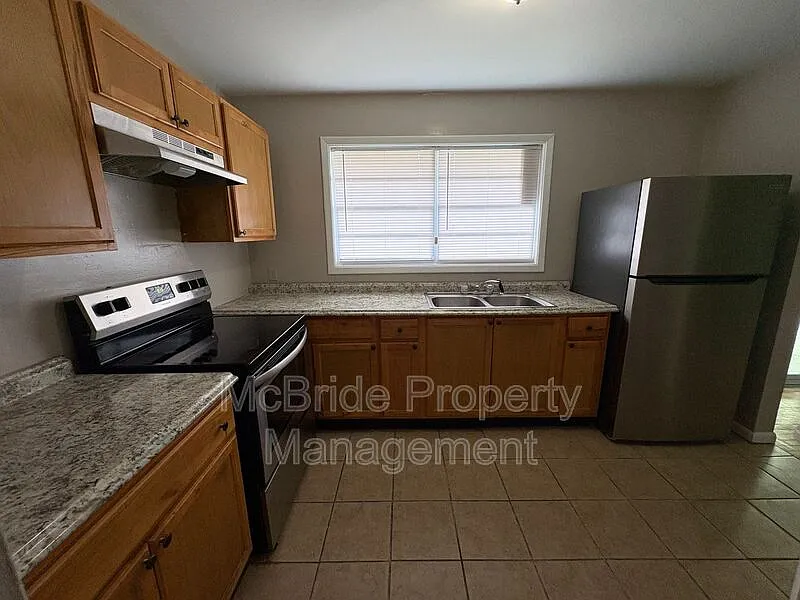 3 bed, 2.0 bath, 1056 sqft, $1,250 — Photo 3