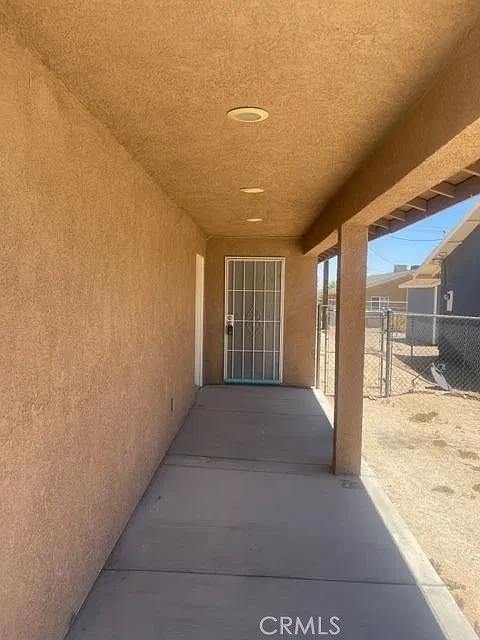 3 bed, 999 sqft, $1,650 — Photo 2