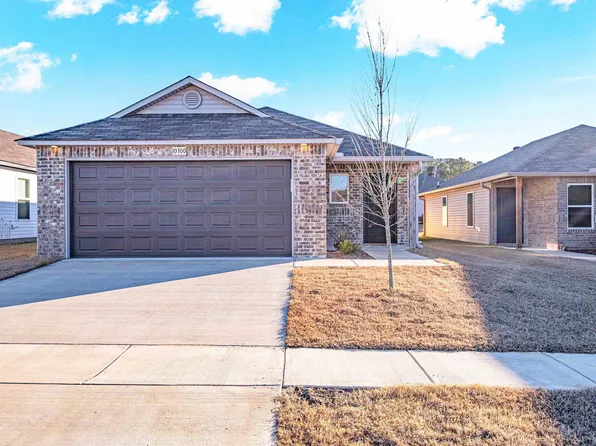 10300 Debbie Dr, Maumelle, AR 72113