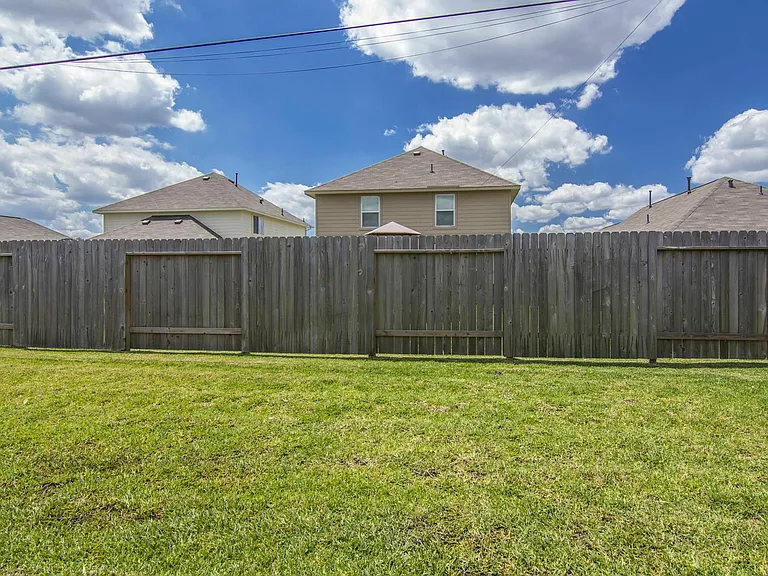 6306 Heffernan St — Photo 11
