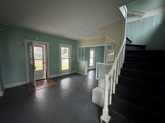 5th image of 403 Western Ave
