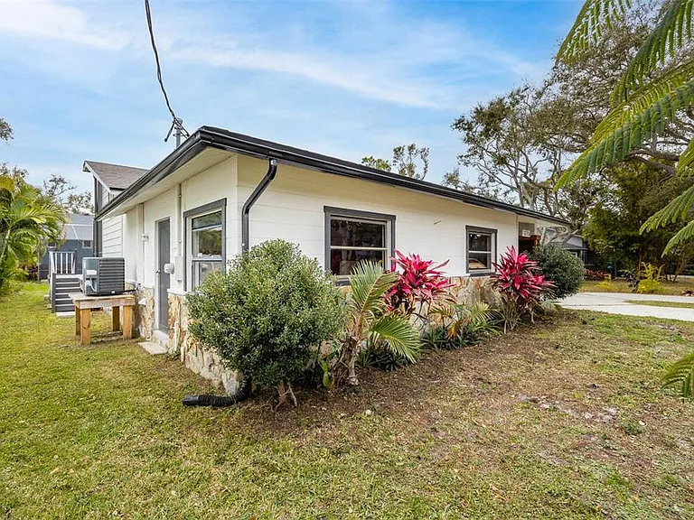 12756 Poinsettia Ave — Photo 3