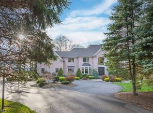 1 Sherwood Ct, Randolph, NJ 07869