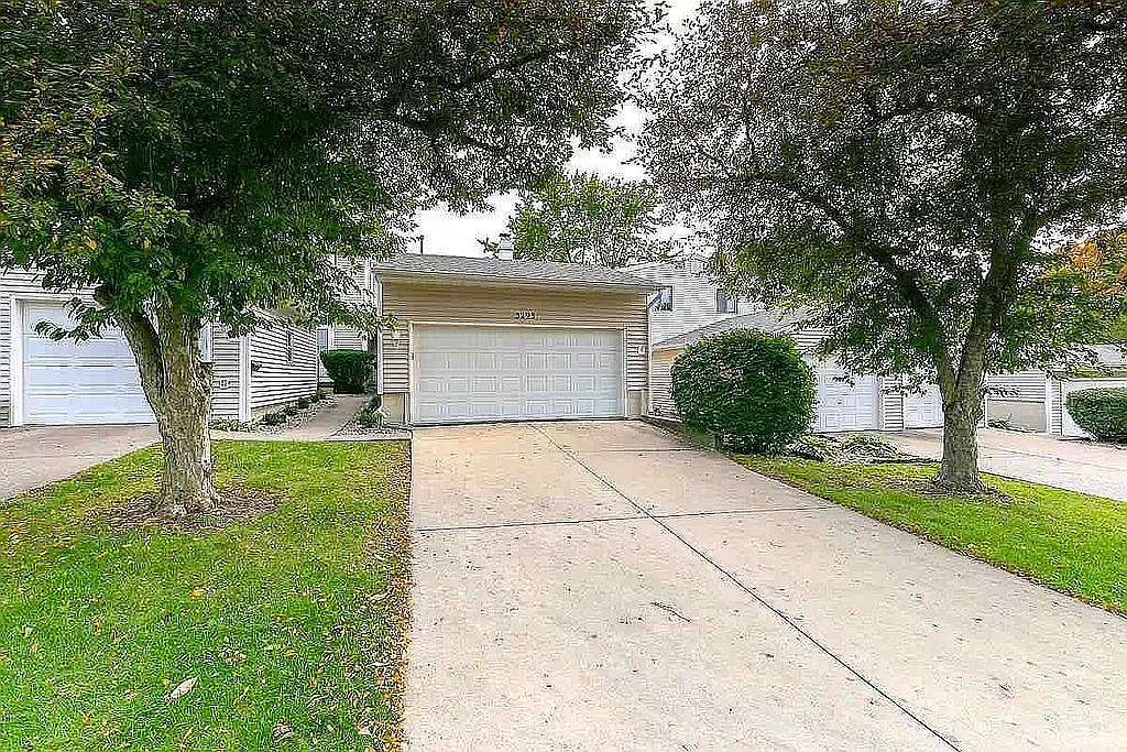 3293 Johnathan Ave photo 1