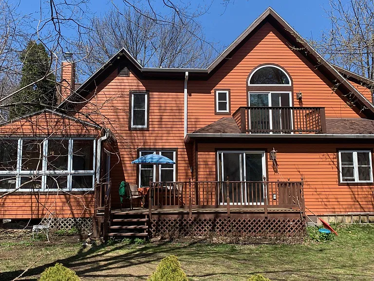 2919 Harvey St — Photo 3