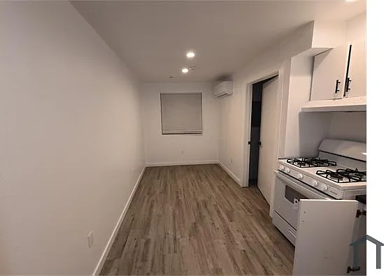 1348 E 27th St #202 — Photo 10