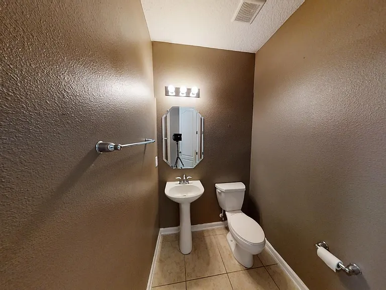 15695 Lexington Park Blvd — Photo 30