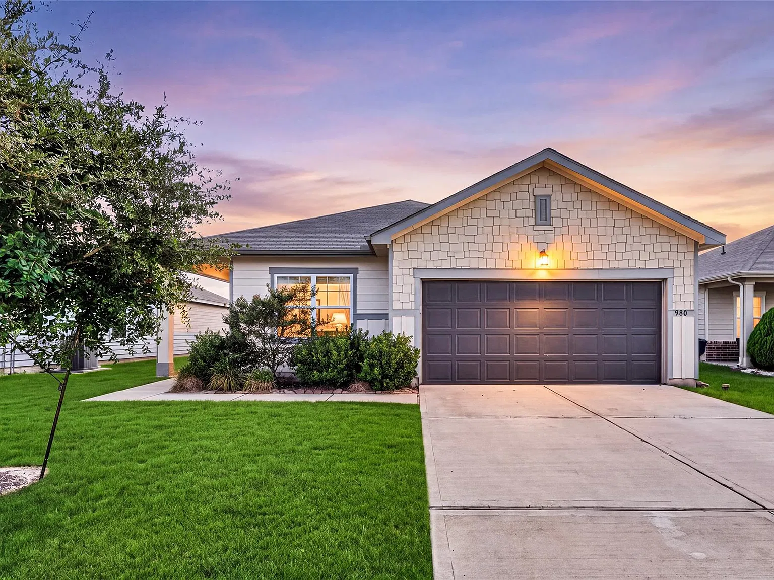 3 bed, 2.0 bath, 1420 sqft, $2,100 — Photo 1