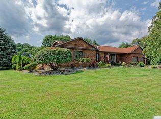 2 Stock Ln, Rensselaer, NY 12144