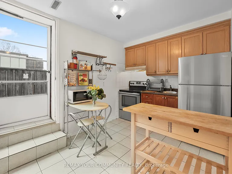 151 Dovercourt Rd #UPPER — Photo 6