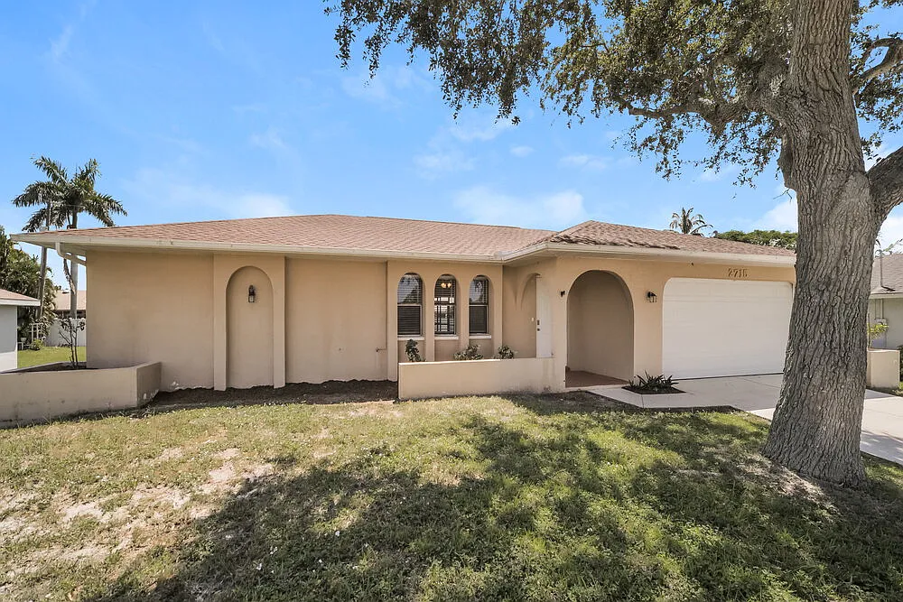 3 bed, 2.0 bath, 1404 sqft, $2,410 — Photo 3