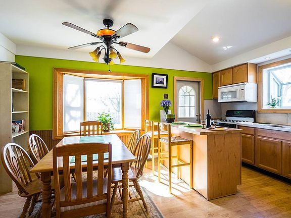 4th image of 2696 Maplewood Ave