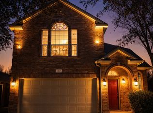 2821 Lynx Ln, Fort Worth, TX 76244