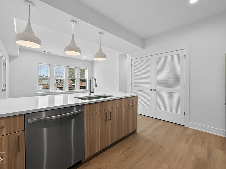 2527 W Ainslie St #3 — Photo 10