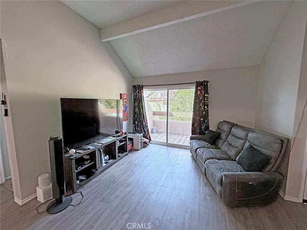 2 bed, 801 sqft, $1,900 — Photo 4