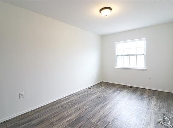 5th image of 102 Surf Dr #458
