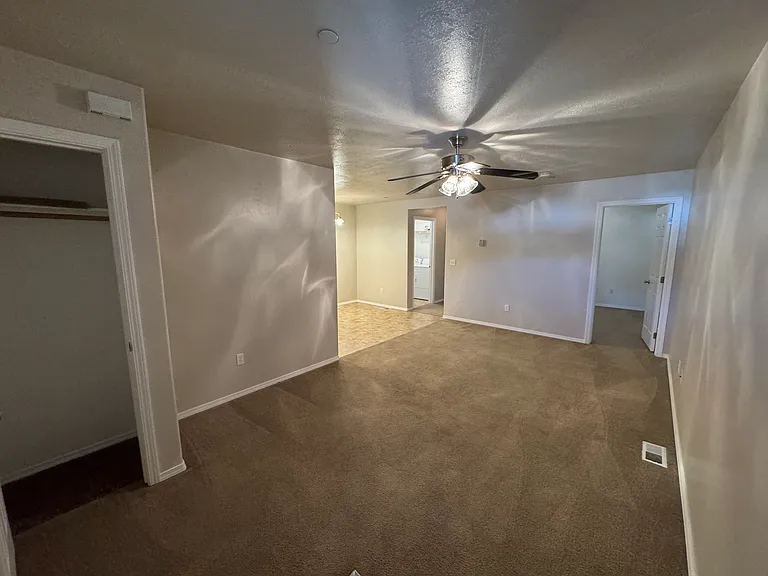 915 NW Maggie Ct #B — Photo 3