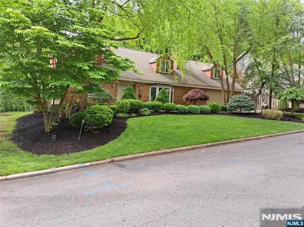 21 Hopkins Street, Hillsdale, NJ 07642