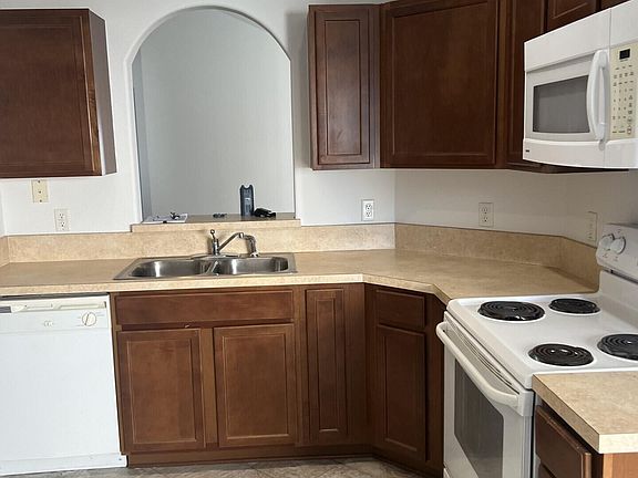5th image of 240 Fountain Lake Blvd
