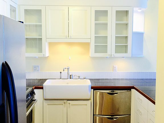 2nd image of 400 Hobron Ln APT 3207