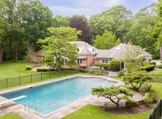 155 Horseshoe Rd, Mill Neck, NY 11765