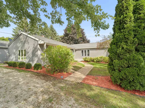 N7869 Lakeshore Dr, Fond Du Lac, WI 54937