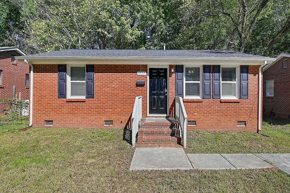 3 bed, 1.0 bath, 864 sqft, $1,575 — Photo 1