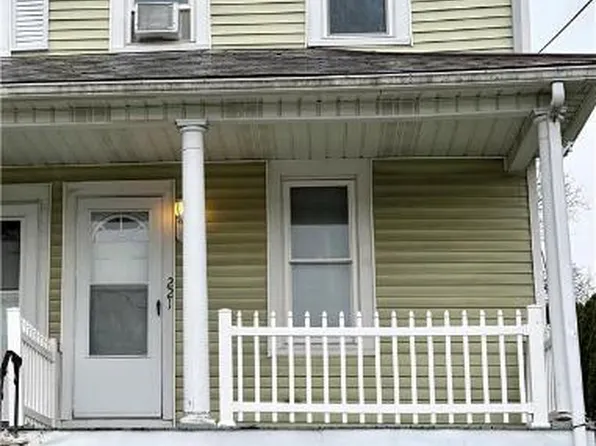 221 Bushkill St, Tatamy, PA 18085
