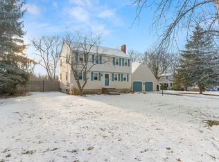 17 Robin Rd, West Newbury, MA 01985