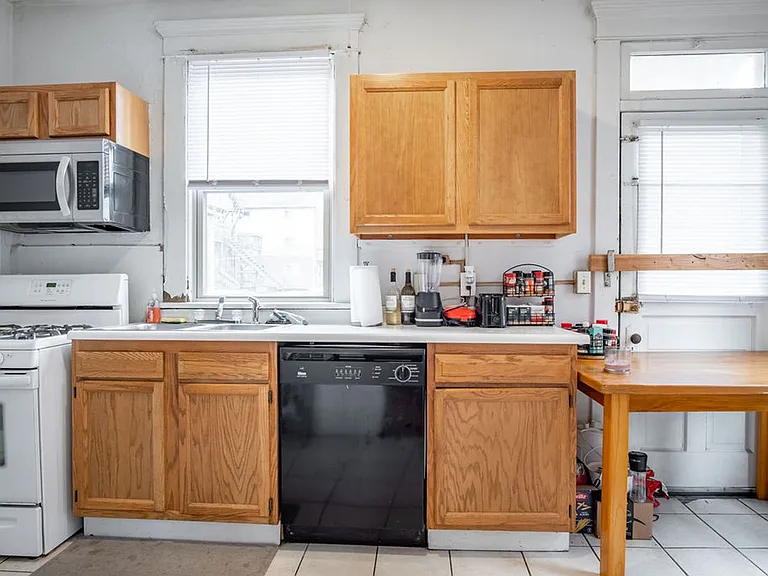 E 13th Ave 240-252 MLR — Photo 4