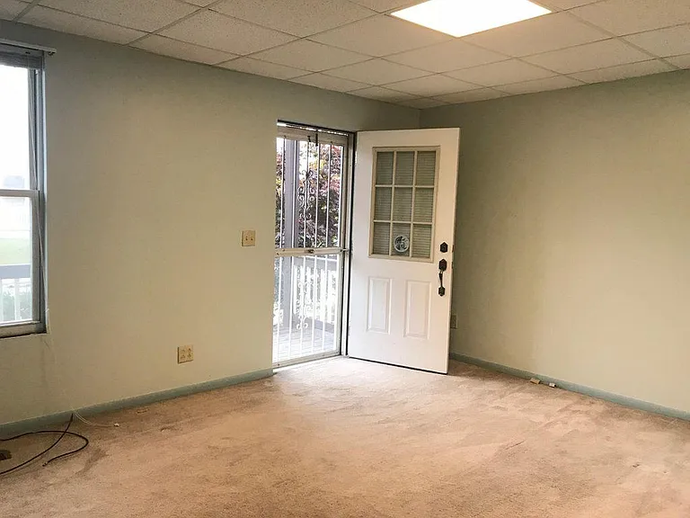 1917 Mills Ave #1 — Photo 9