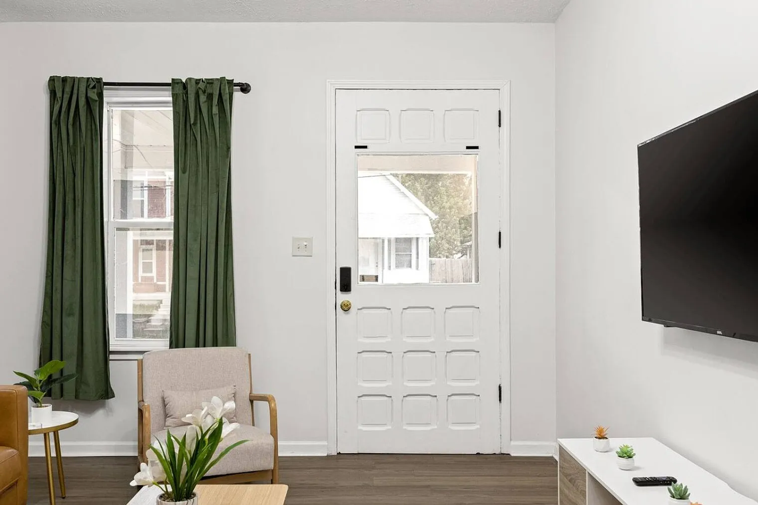 3 bed, 2.0 bath, 1991 sqft, $2,359 — Photo 3