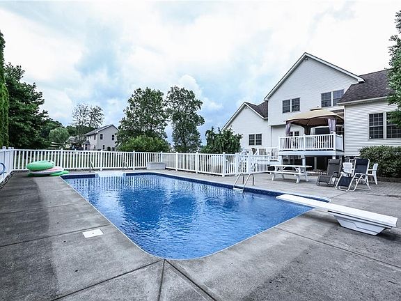 5th image of 60 Sarah Cir