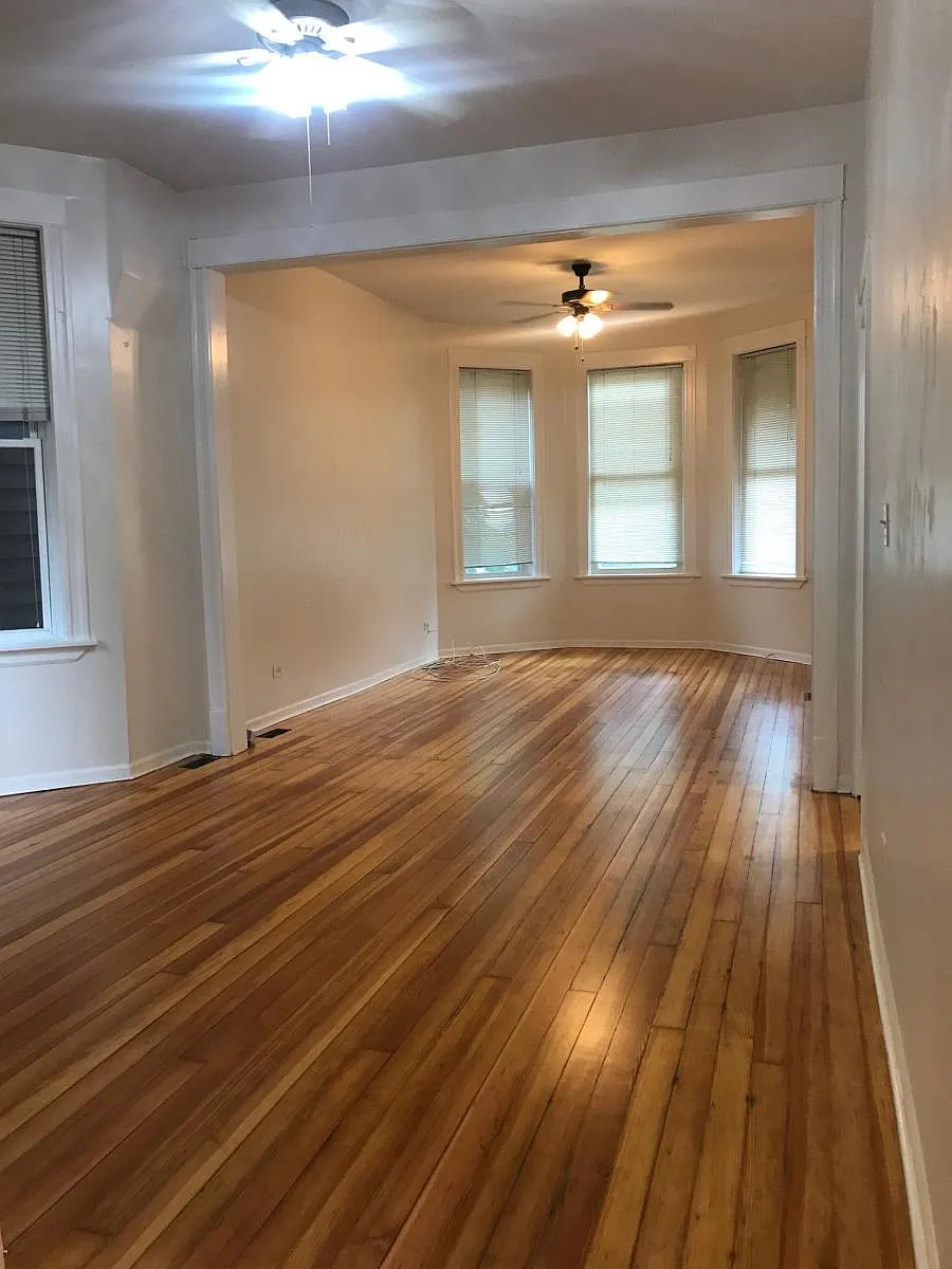 Living/ Dining Room - 1833 N Sawyer Ave #1