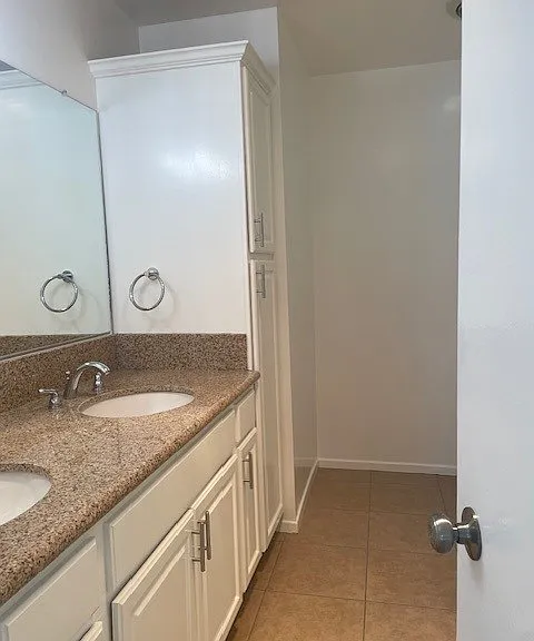 125 N Barrington Ave — Photo 18