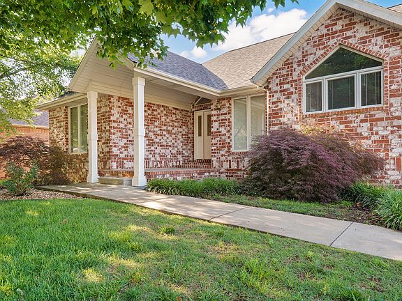 3rd image of 808 W Jackson Avenue