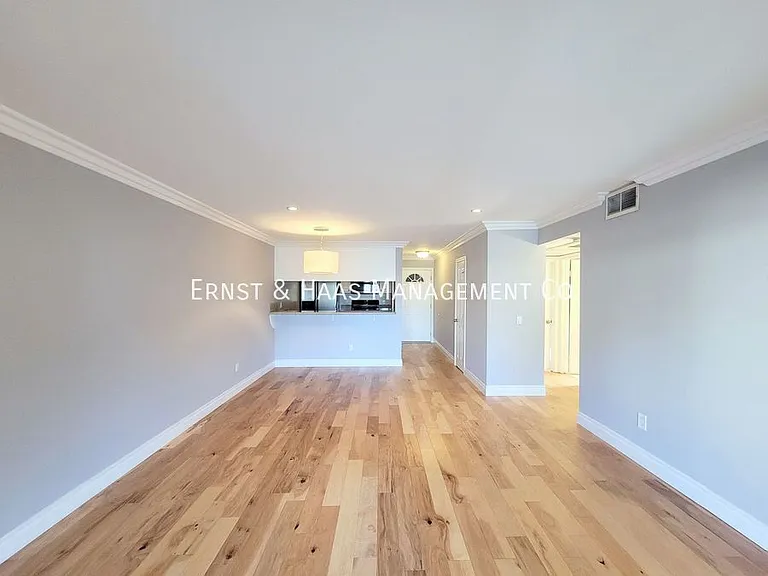 421 W 6th St #103 — Photo 7