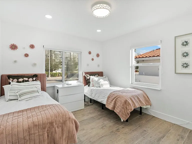 9232 Harding Ave — Photo 15