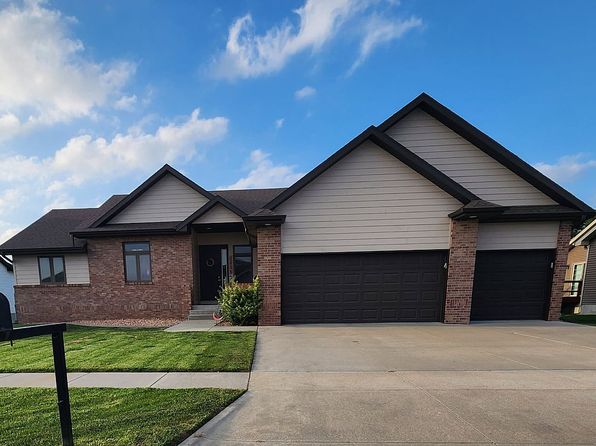 2205 Greenway Dr