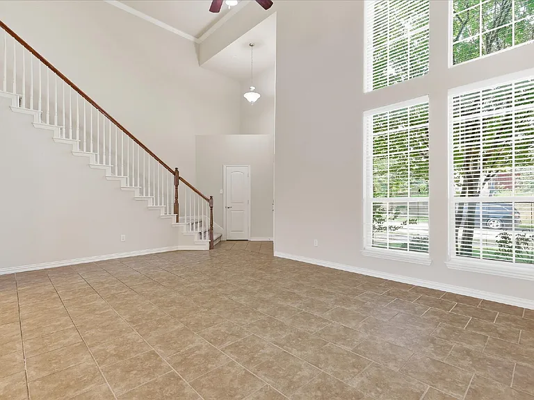 4904 Empire Way — Photo 8
