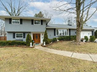 1498 Pemberton Dr, Columbus, OH 43221