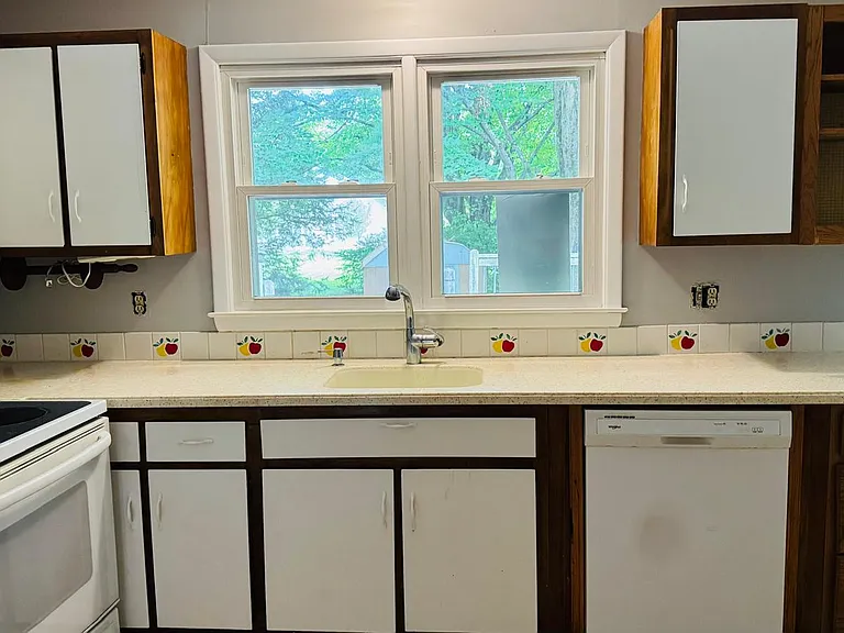 44 Baker Ave — Photo 9