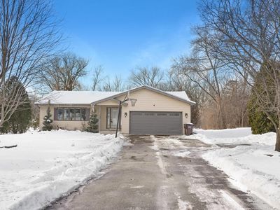 1525 South Calhoun ROAD, New Berlin, WI, 53151